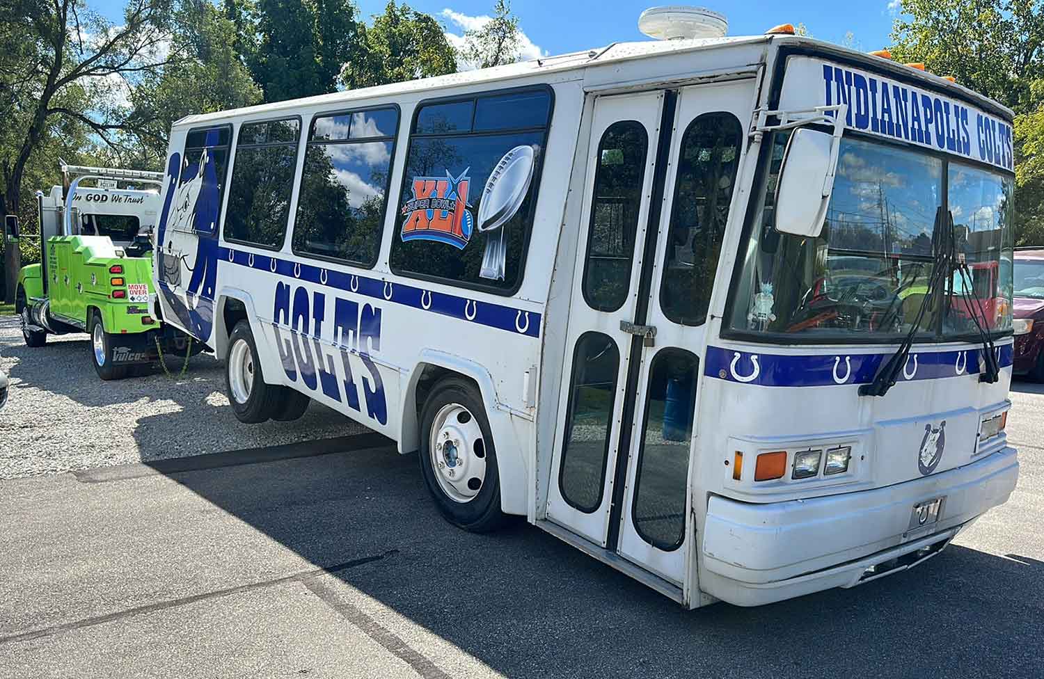 heavy & medium duty wrecker service